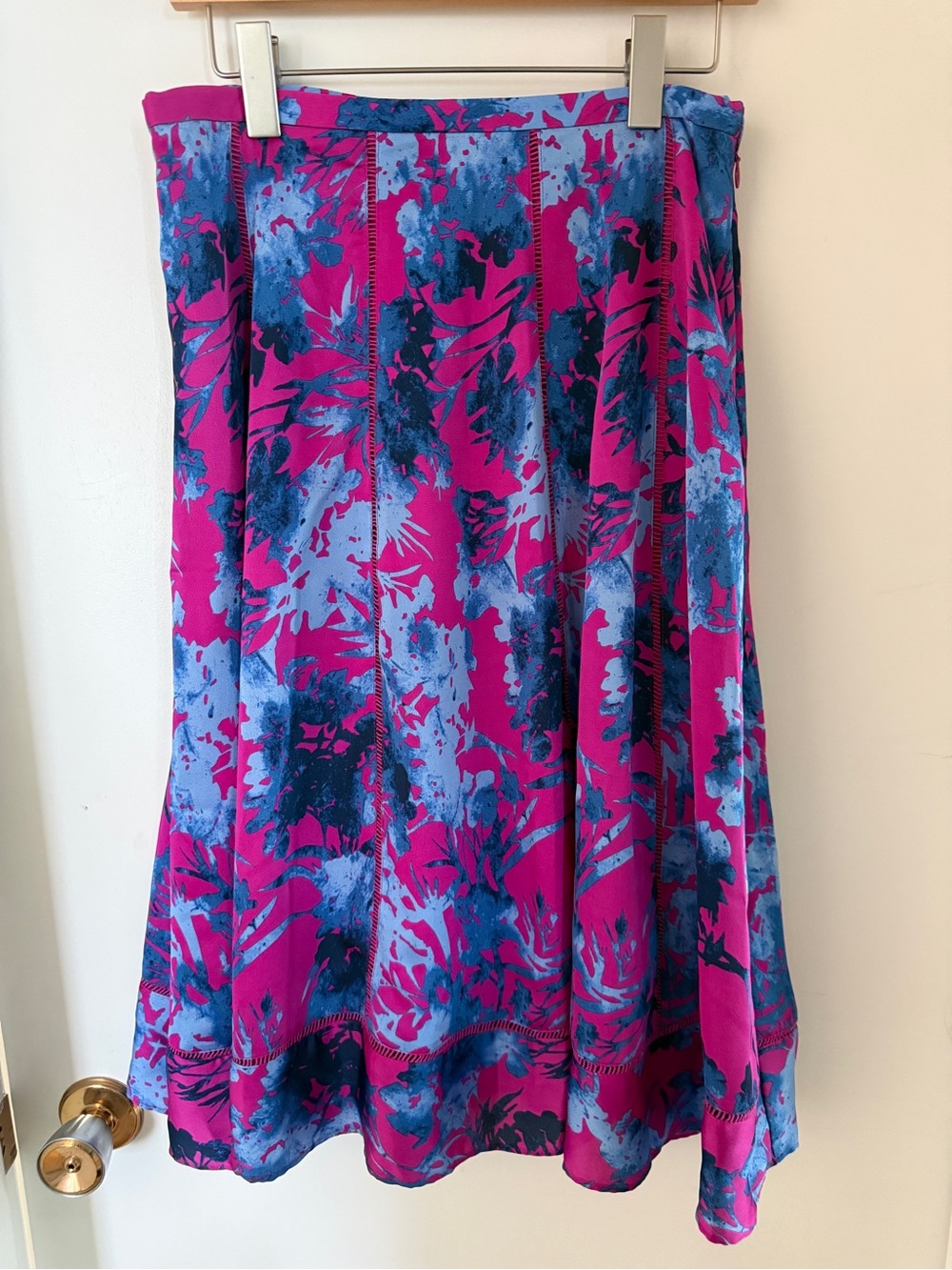 Banana Republic Size 4 Pink Blue Floral Midi Skirt Pleated A-Line Statement